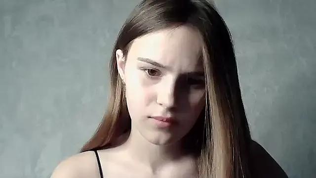 SweetLoraa — Freechat on StripChat