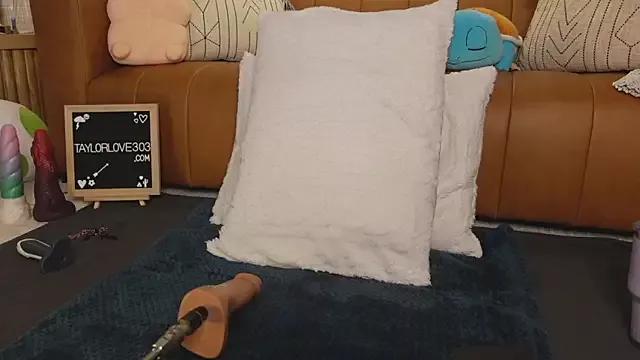 Freechat Taylorlove303 on StripChat