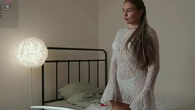 StripChat VIP_MILENA is Freechat VIP_MILENA — Droplets of water on chest