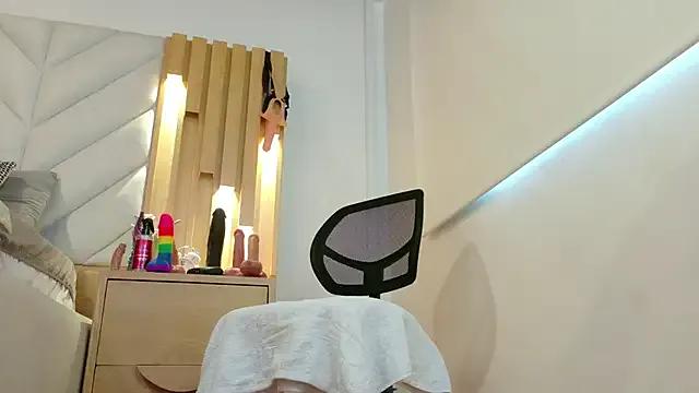 Zafiro_Gem_ — doggy footjob  